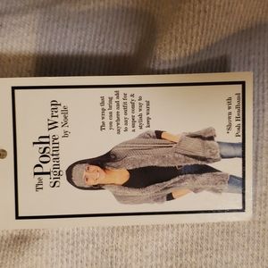 Signature wrap with pockets.